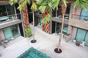 Emerald 215 - Studio With Balcony and Shared Pool