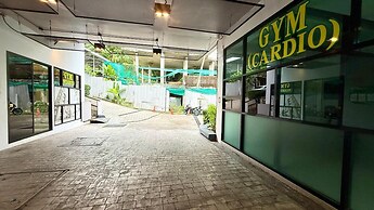 Emerald 215 - Studio With Balcony and Shared Pool
