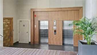 S39- 1 Bedroom Downtown Apt With Balcony and Pool
