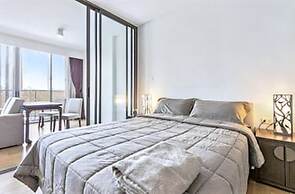S39- 1 Bedroom Downtown Apt With Balcony and Pool
