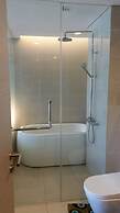 S39- 1 Bedroom Downtown Apt With Balcony and Pool