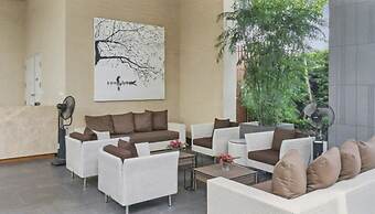 S39- 1 Bedroom Downtown Apt With Balcony and Pool