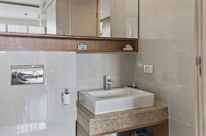 S39- 1 Bedroom Downtown Apt With Balcony and Pool