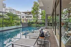 S39- 1 Bedroom Downtown Apt With Balcony and Pool