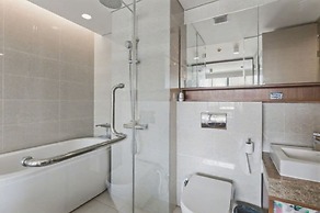 S39- 1 Bedroom Downtown Apt With Balcony and Pool