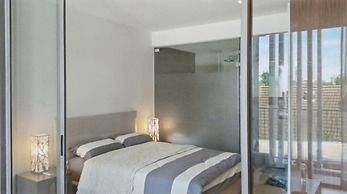 S39- 1 Bedroom Downtown Apt With Balcony and Pool