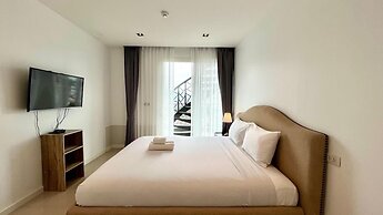 Emerald 702 - Triplex Penthouse With Stunning View