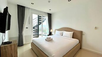 Emerald 702 - Triplex Penthouse With Stunning View