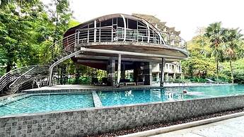 Emerald 702 - Triplex Penthouse With Stunning View