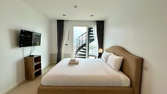 Emerald 702 - Triplex Penthouse With Stunning View
