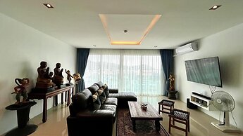 Emerald 702 - Triplex Penthouse With Stunning View