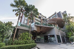 Emerald 702 - Triplex Penthouse With Stunning View