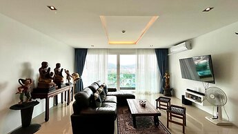 Emerald 702 - Triplex Penthouse With Stunning View