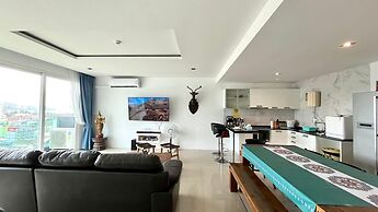Emerald 702 - Triplex Penthouse With Stunning View