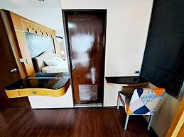 7B - 5 Bedroom Downtown Penthouse With Shared Pool