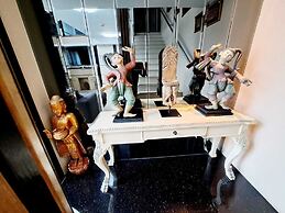 7B - 5 Bedroom Downtown Penthouse With Shared Pool