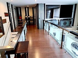7B - 5 Bedroom Downtown Penthouse With Shared Pool