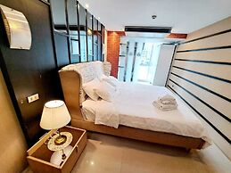 7B - 5 Bedroom Downtown Penthouse With Shared Pool