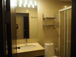 7B - 5 Bedroom Downtown Penthouse With Shared Pool