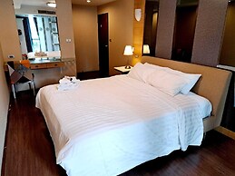 7B - 5 Bedroom Downtown Penthouse With Shared Pool
