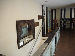 7B - 5 Bedroom Downtown Penthouse With Shared Pool