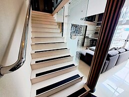 7B - 5 Bedroom Downtown Penthouse With Shared Pool