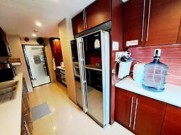 7B - 5 Bedroom Downtown Penthouse With Shared Pool