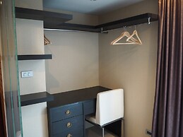 7B - 5 Bedroom Downtown Penthouse With Shared Pool