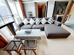 7B - 5 Bedroom Downtown Penthouse With Shared Pool