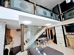 7B - 5 Bedroom Downtown Penthouse With Shared Pool