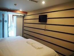 7B - 5 Bedroom Downtown Penthouse With Shared Pool