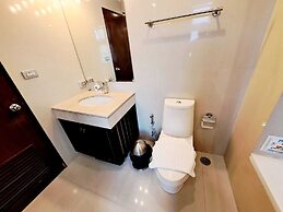 7B - 5 Bedroom Downtown Penthouse With Shared Pool