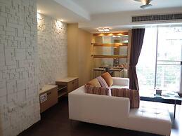 4B - 2 Bedroom Downtown Apartment With Shared Pool