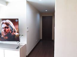 4B - 2 Bedroom Downtown Apartment With Shared Pool