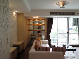 4B - 2 Bedroom Downtown Apartment With Shared Pool