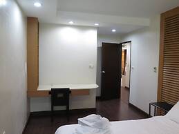 4B - 2 Bedroom Downtown Apartment With Shared Pool