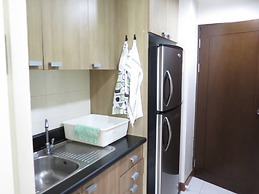 4B - 2 Bedroom Downtown Apartment With Shared Pool