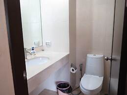 4B - 2 Bedroom Downtown Apartment With Shared Pool