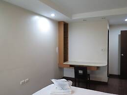 4B - 2 Bedroom Downtown Apartment With Shared Pool