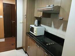 4B - 2 Bedroom Downtown Apartment With Shared Pool