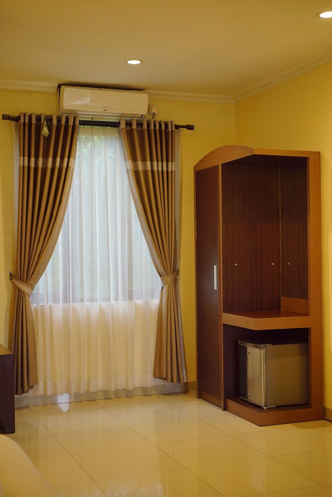 Tripletree Ken Hotel