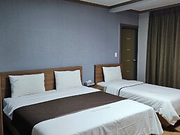 HOTEL ISLAND