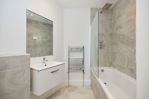 Central Tadworth Flat