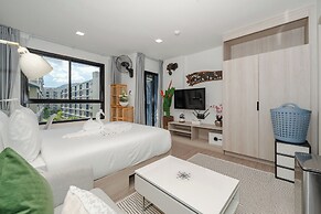 Stylish condo with Pool C175