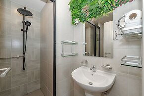 Stylish condo with Pool C175