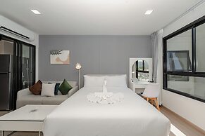 Stylish condo with Pool C175