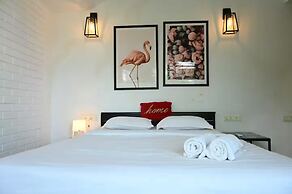 The Coastal Nest - 2BHK by Da Alohas