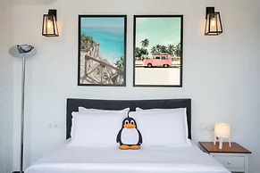 The Coastal Nest - 2BHK by Da Alohas