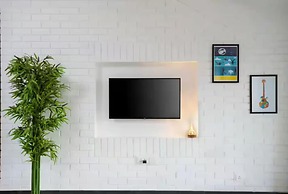The Coastal Nest - 2BHK by Da Alohas