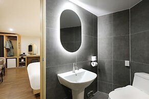 HotelHound Jeonju Junghwasan